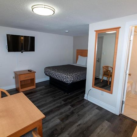Borden Inn And Suites 앵거스 외부 사진