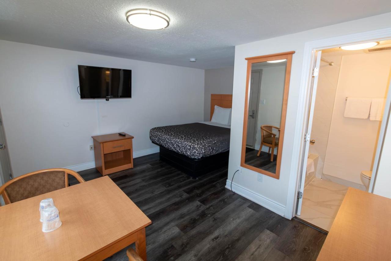 Borden Inn And Suites 앵거스 외부 사진