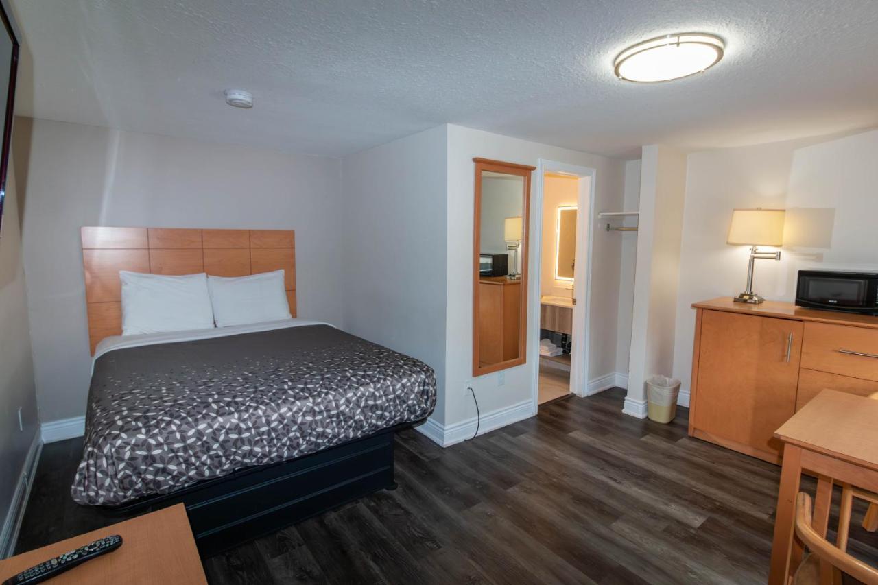 Borden Inn And Suites 앵거스 외부 사진