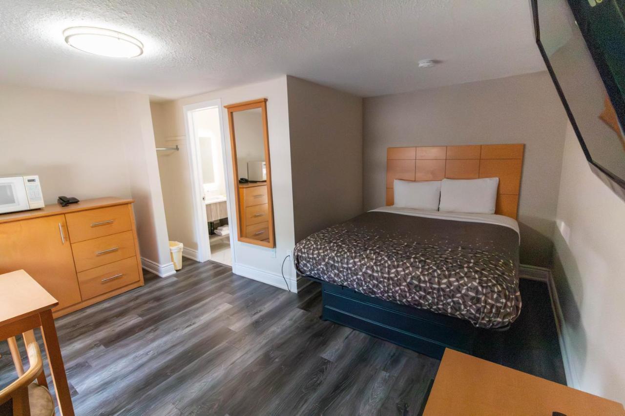 Borden Inn And Suites 앵거스 외부 사진