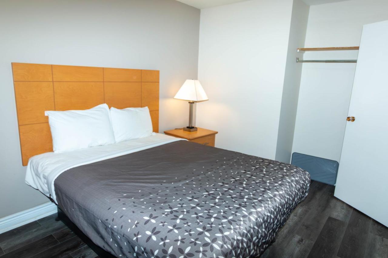 Borden Inn And Suites 앵거스 외부 사진