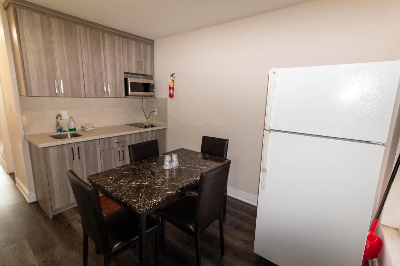 Borden Inn And Suites 앵거스 외부 사진