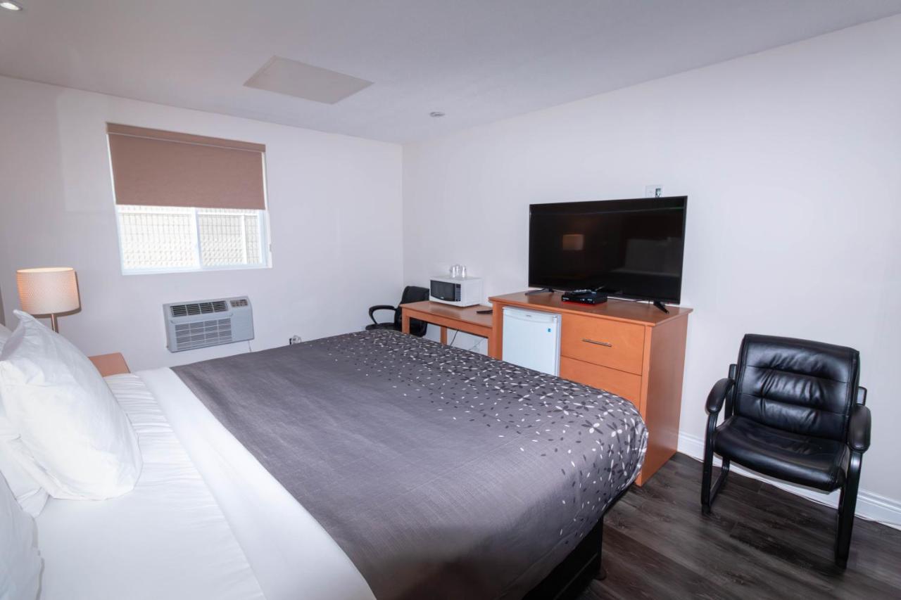 Borden Inn And Suites 앵거스 외부 사진
