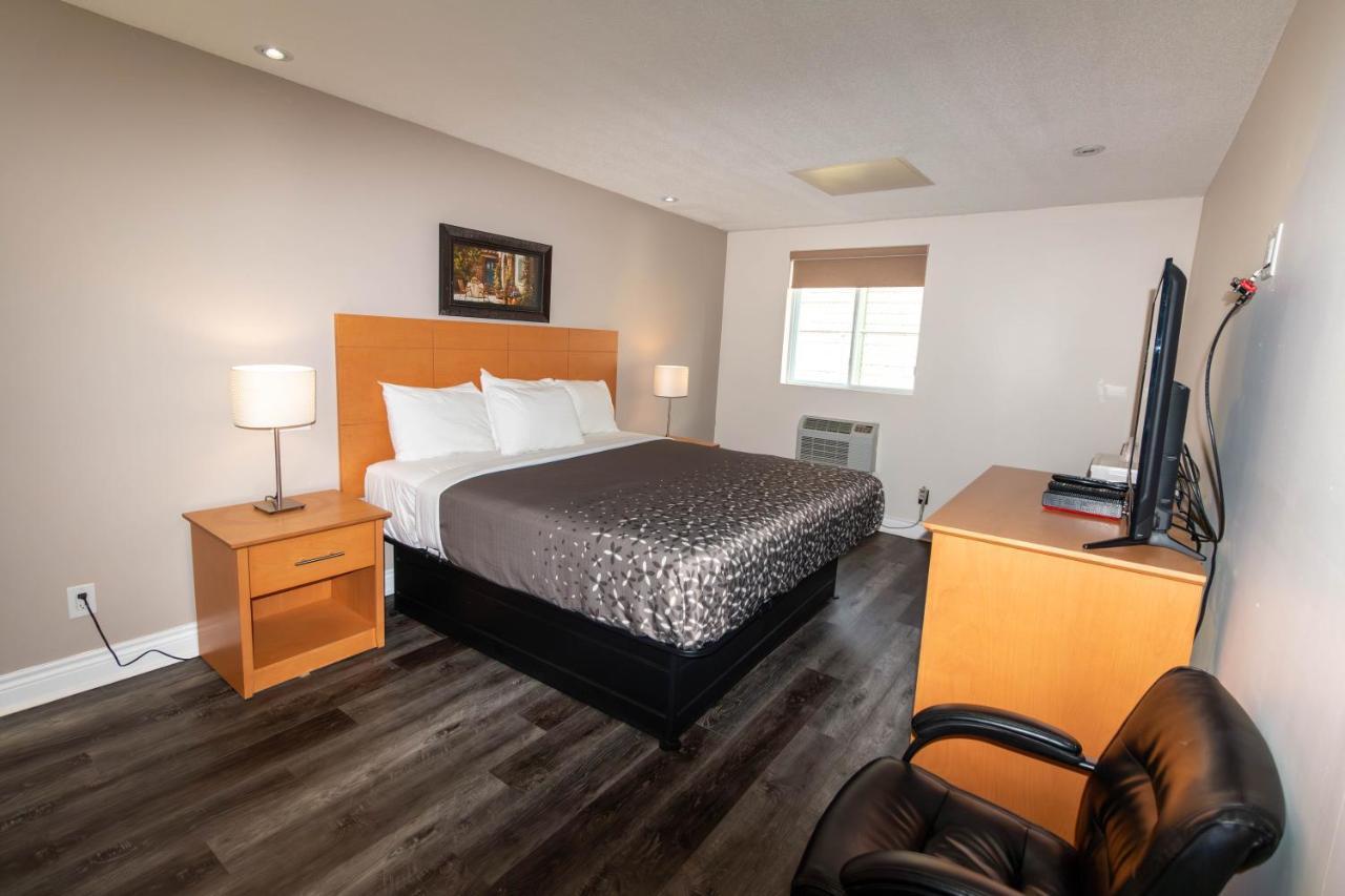 Borden Inn And Suites 앵거스 외부 사진