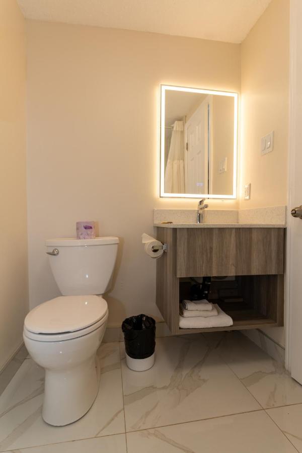 Borden Inn And Suites 앵거스 외부 사진
