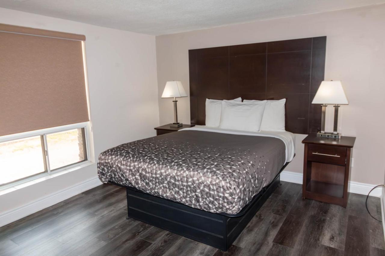 Borden Inn And Suites 앵거스 외부 사진