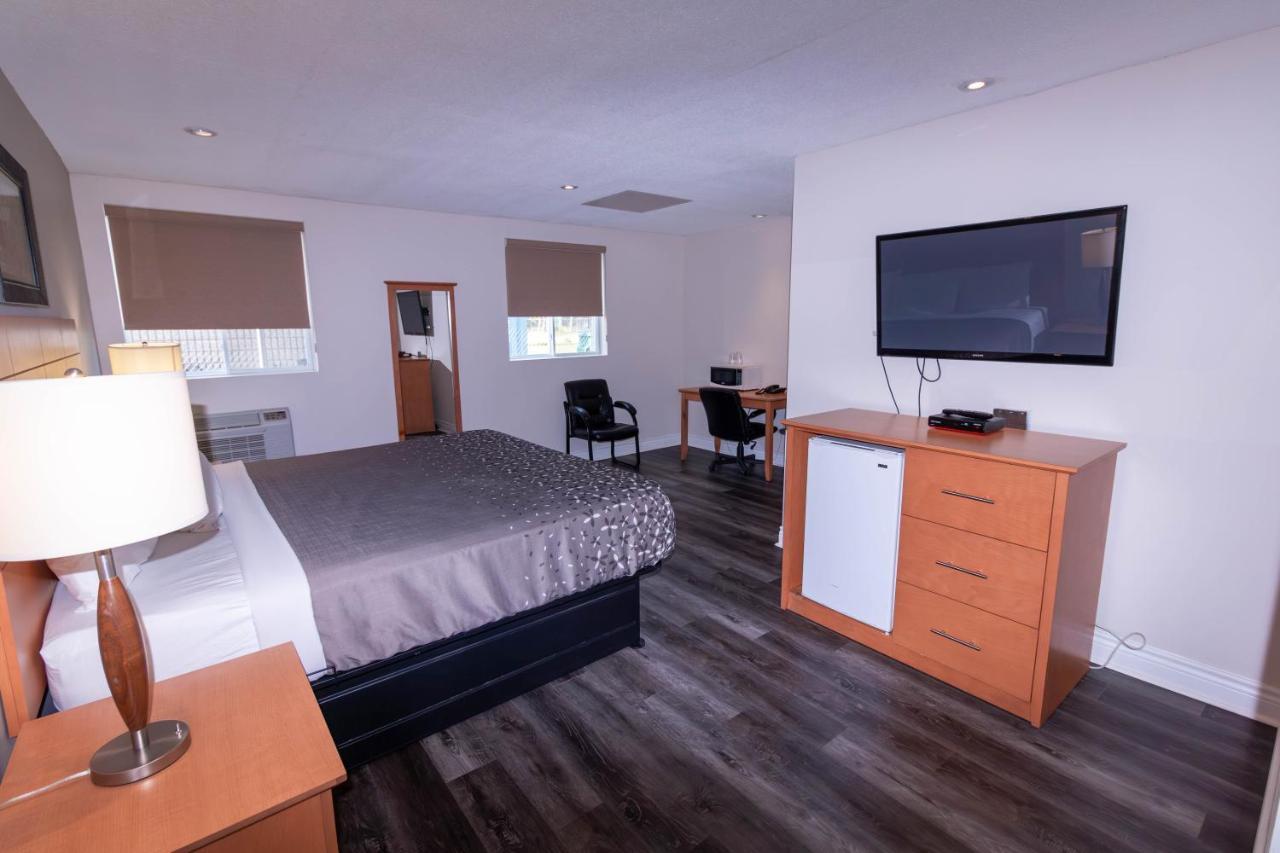 Borden Inn And Suites 앵거스 외부 사진