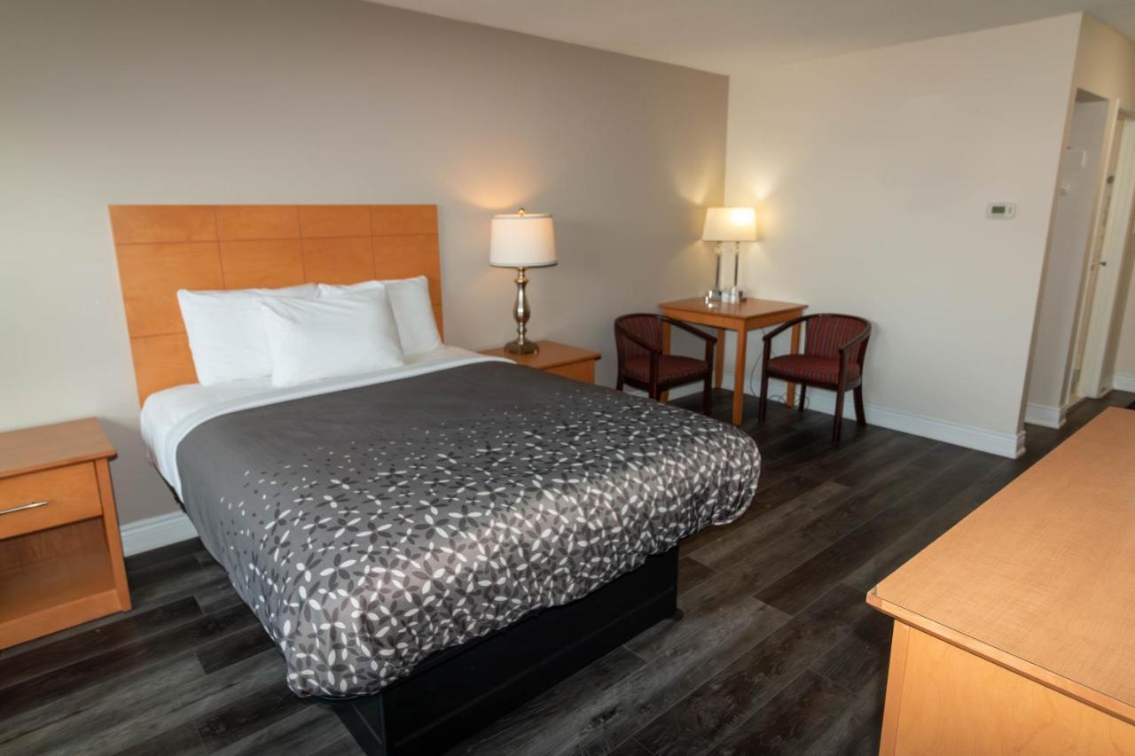 Borden Inn And Suites 앵거스 외부 사진