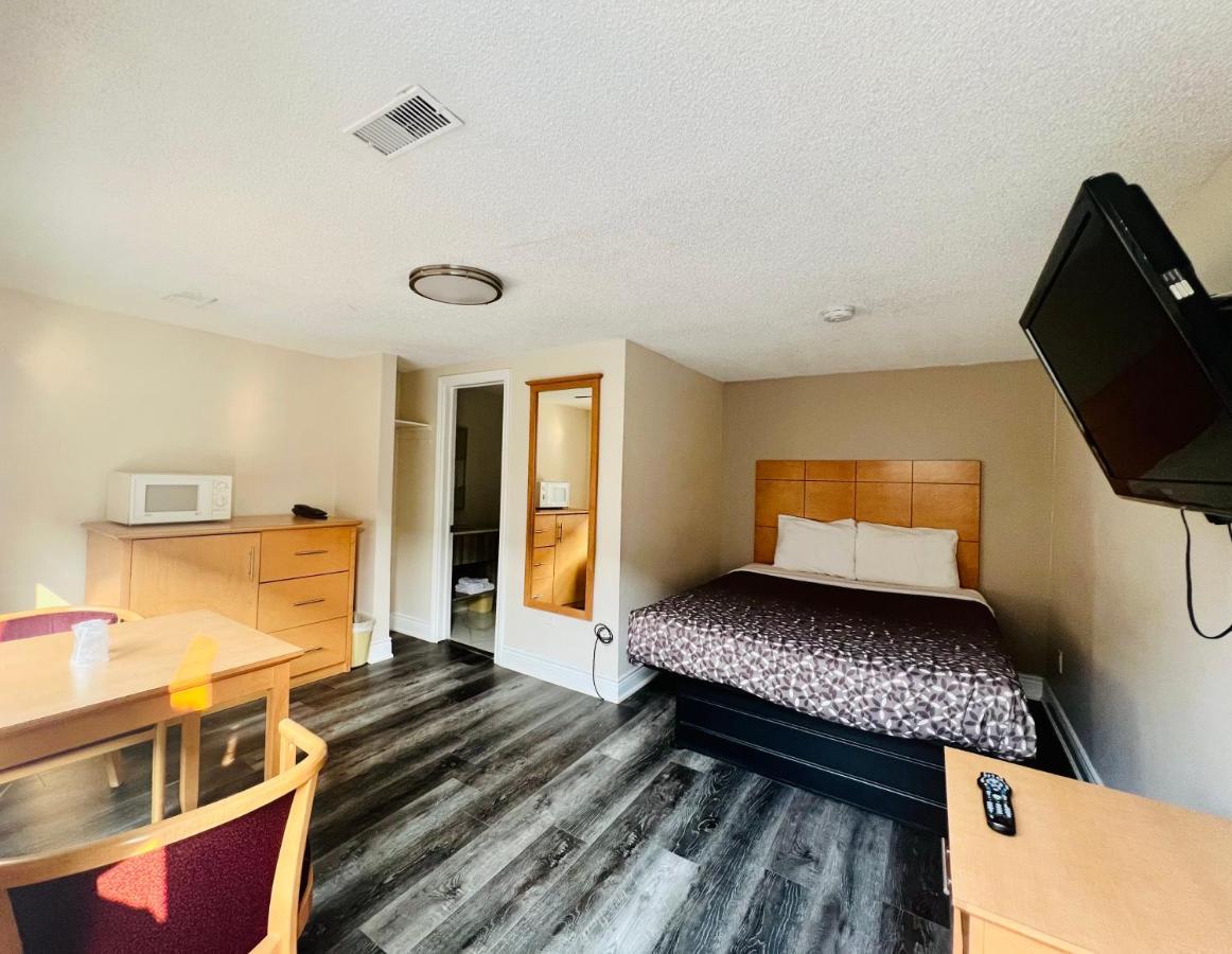 Borden Inn And Suites 앵거스 외부 사진